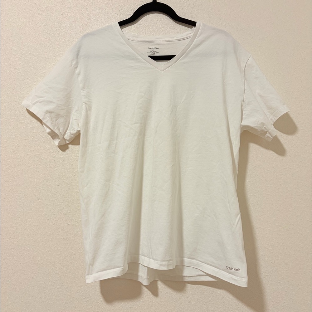 Calvin Klein Men's Size Large White V-Neck T-Shirt Logo Hem